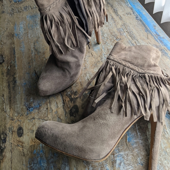 Vintage Fringe Heels - Picture 2 of 6